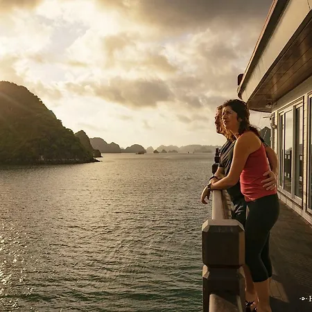 Heritage Line Ginger Cruise - Halong Bay & Lan Ha Bay