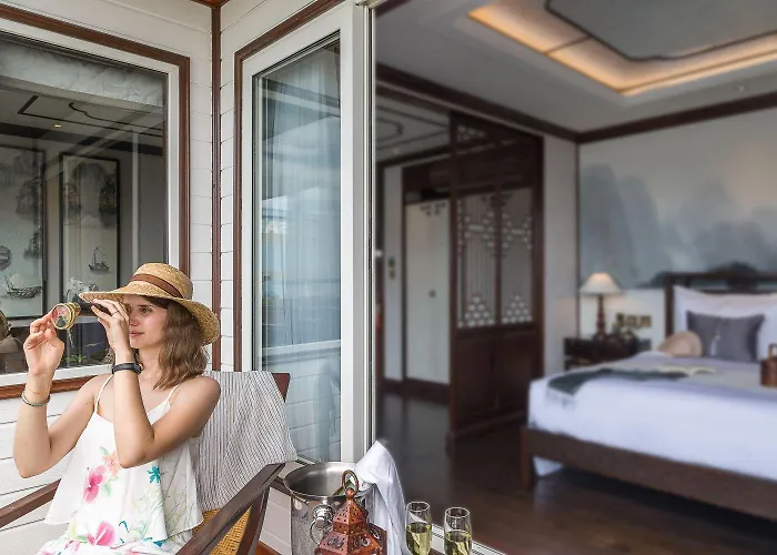 Heritage Line Ginger Cruise - Bay & Lan Ha Bay Hạ Long