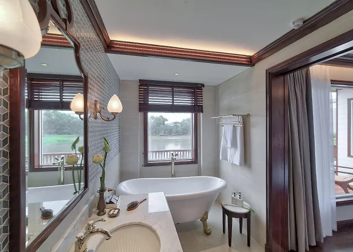 Heritage Line Ginger Cruise - Bay & Lan Ha Bay 5* Hạ Long