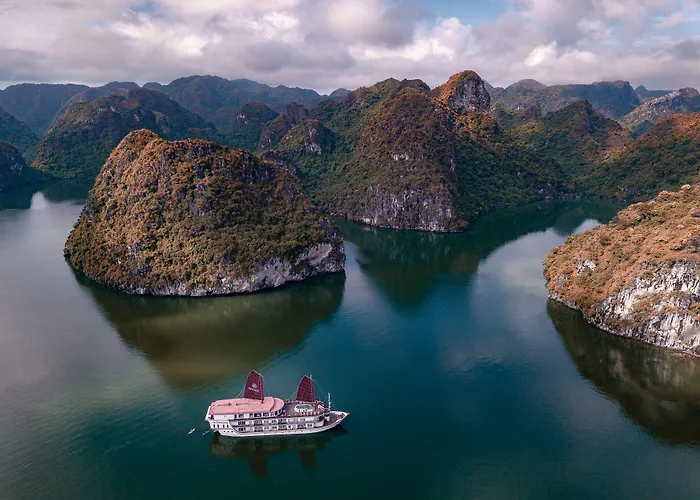 Heritage Line Ginger Cruise - Bay & Lan Ha Bay Hạ Long