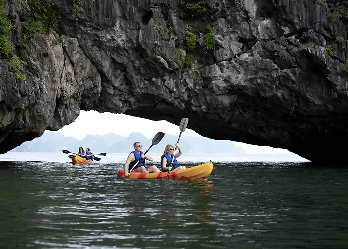 Heritage Line Ginger Cruise - Bay & Lan Ha Bay 5* Hạ Long