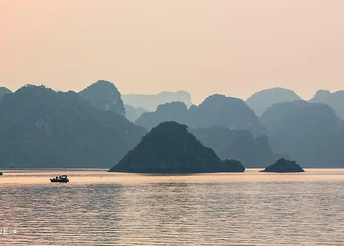  Heritage Line Ginger Cruise - Bay & Lan Ha Bay Hạ Long